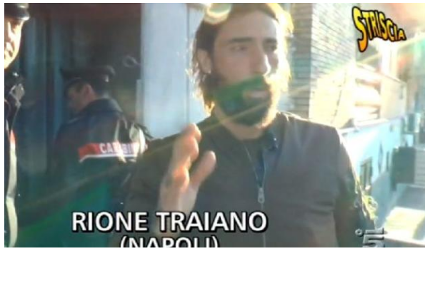 Napoli, Rione Traiano: arrestati 3 giovani, aggredirono la troupe di ‘Striscia la Notizia’