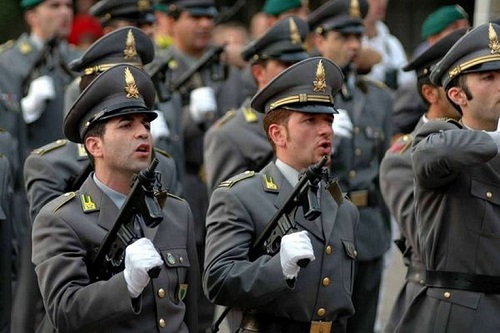 La Guardia di Finanza recluta tre allievi