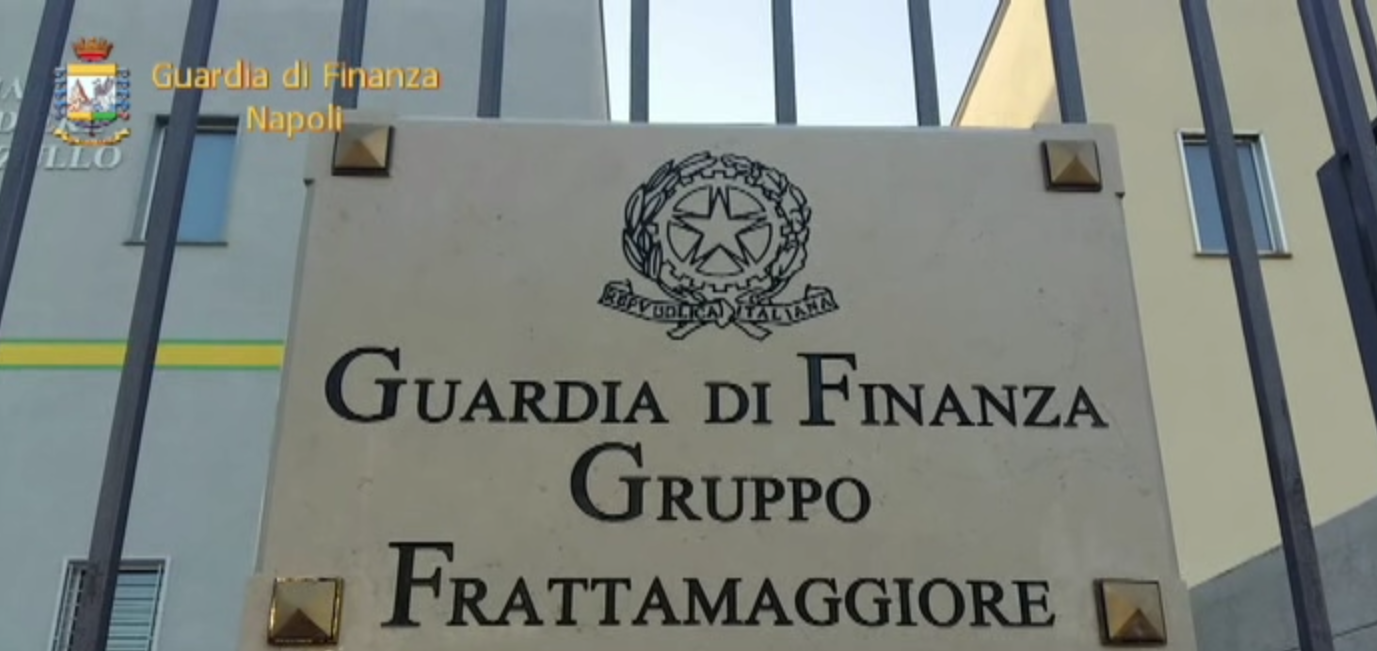 Napoli:  smantellata banda contrabbando sigarette, 10 ordinanze cautelari