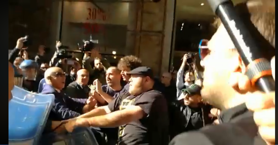 Napoli, militanti anti-Salvini si scontrano con la polizia