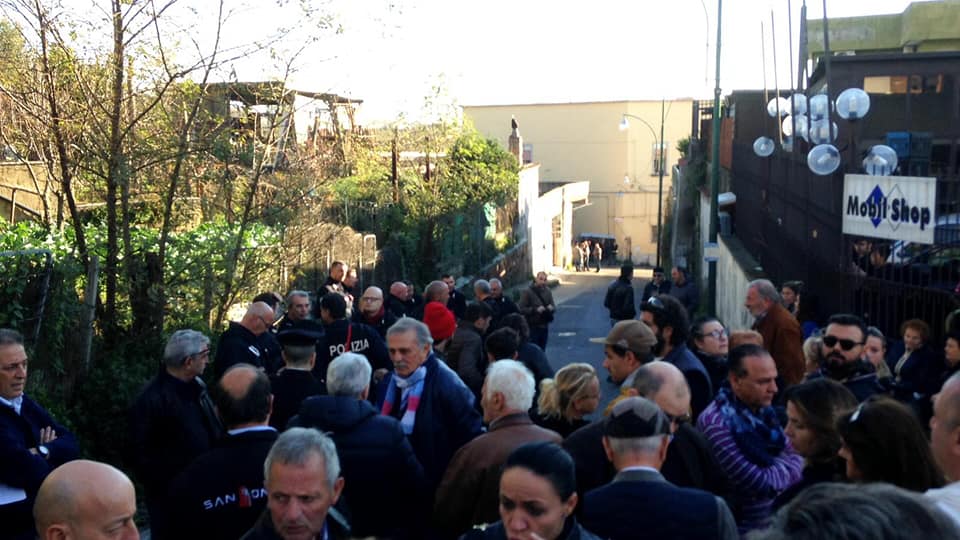 Napoli, Via Camaldolilli: Tafferugli con la polizia per la demolizione di due ville abusive