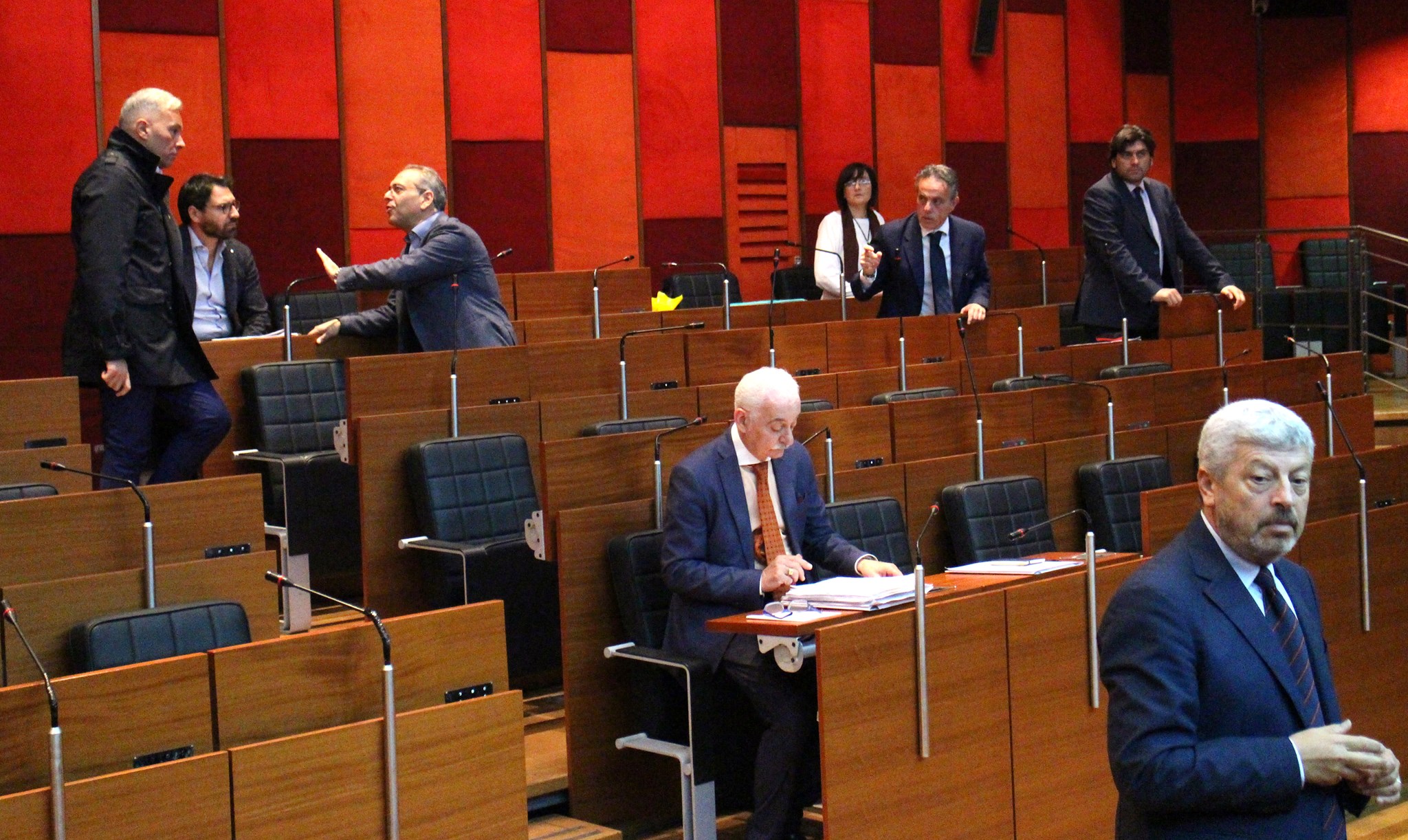 Napoli, il sindaco vuole unire i popoli del mondo ma è senza maggioranza in consiglio