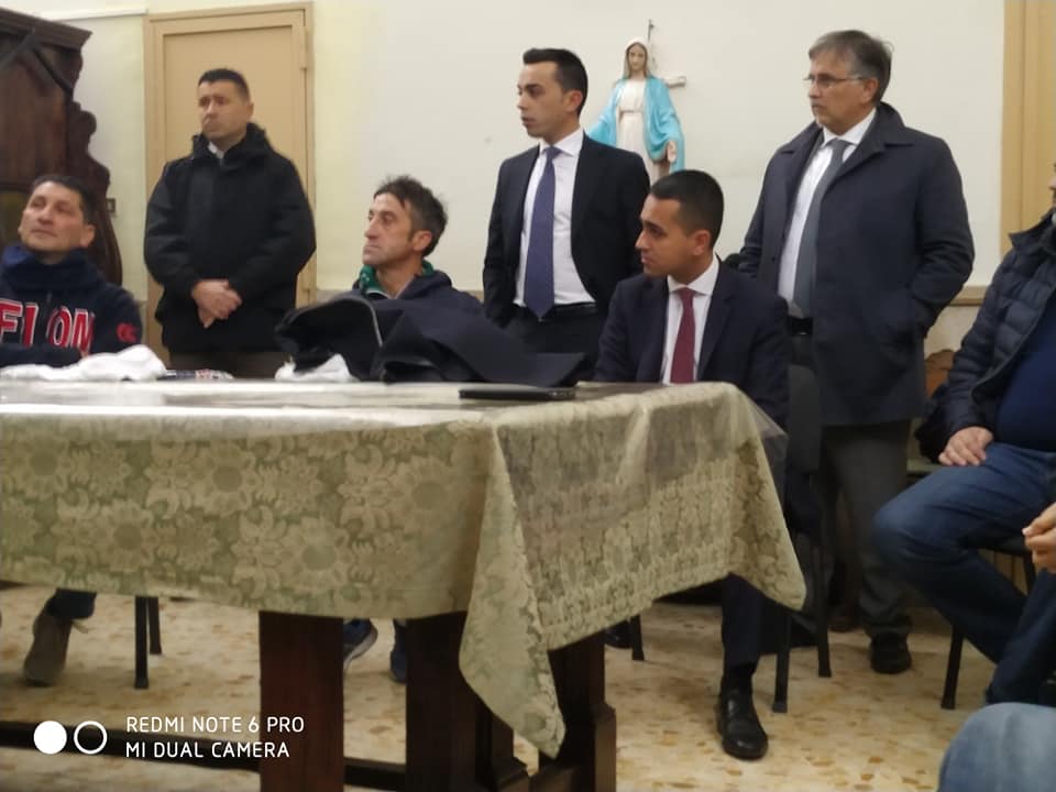 Pomigliano d’Arco, disoccupati e operai incontrano Di Maio