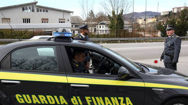 Le fiamme gialle mettono i sigilli a un complesso immobiliare