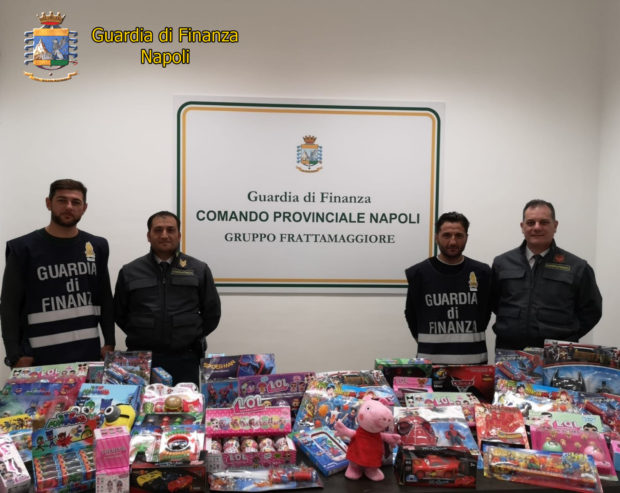Napoli, la Guardia di Finanza sequestra 25 milioni di giocattoli contraffatti
