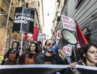 Napoli, la sfilata contro il lavoro nero