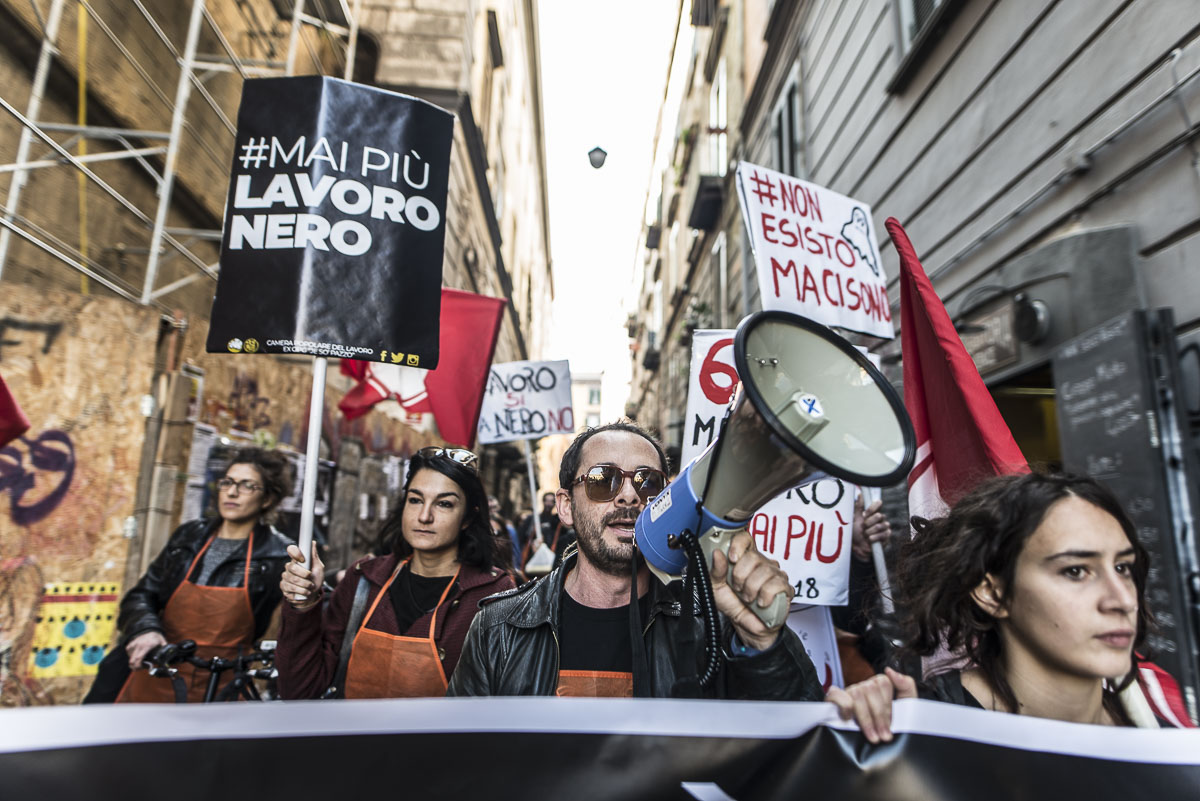 Napoli, la sfilata contro il lavoro nero