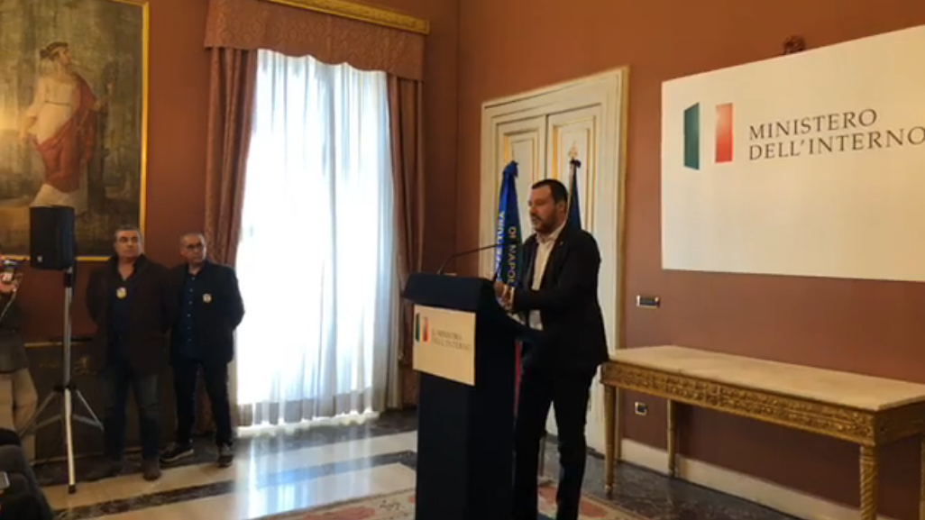 Rifiuti: Salvini propone un termovalorizzatore in ogni provincia campana, scontro con Di Maio