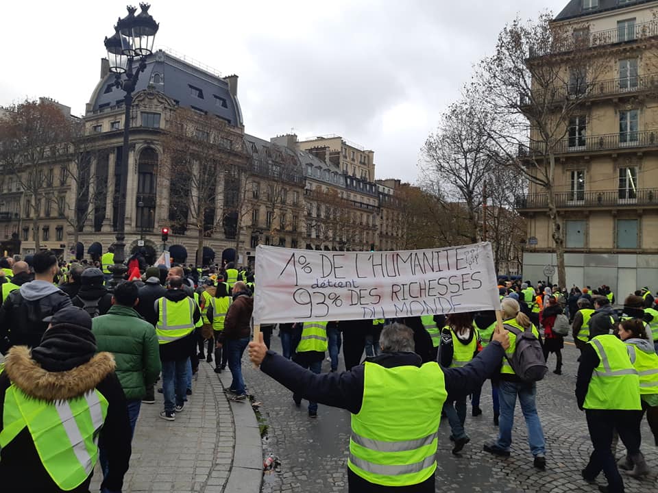 Francia: In atto un’insurrezione popolare, ecco cosa chiedono i ‘gilet gialli’