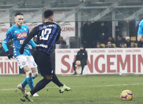 Napoli beffato e furioso, festa Inter