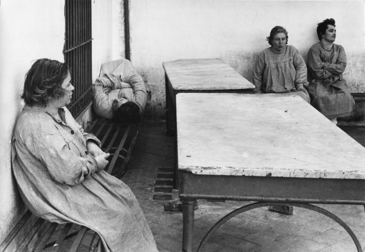 Napoli, una mostra fotografica sui manicomi e la legge 180 di riforma psichiatrica
