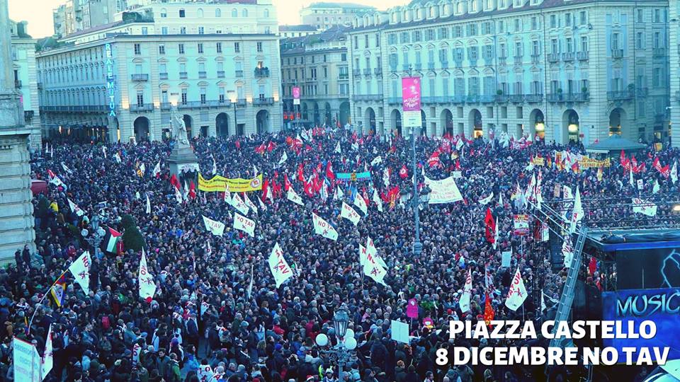La bella piazza di Torino dell’8 Dicembre: 100 mila No Tav