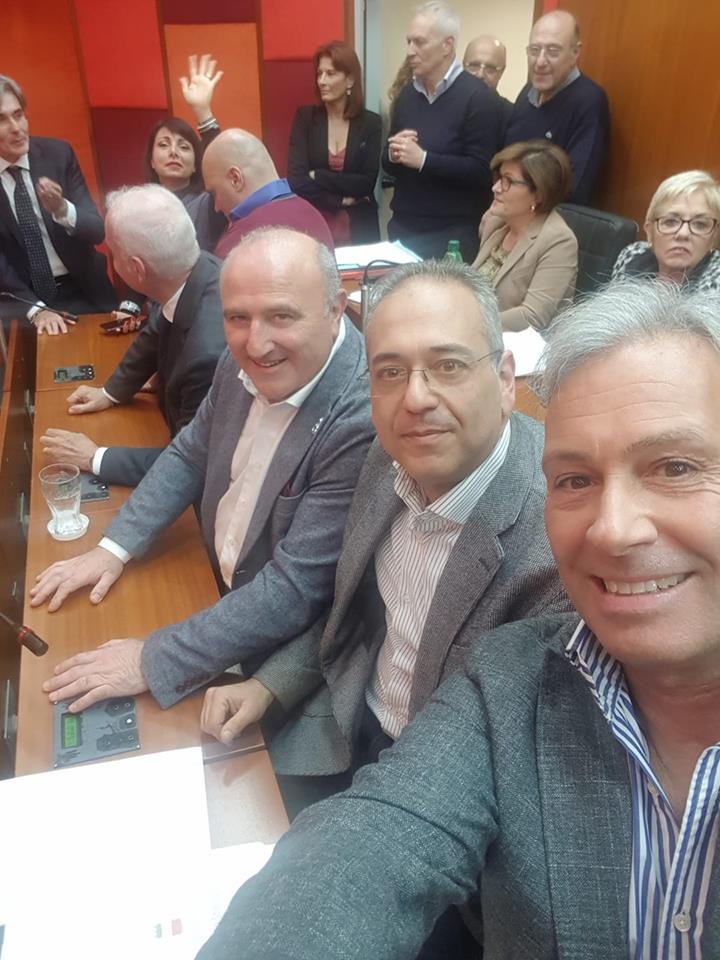 Napoli, occupata l’aula del consiglio comunale