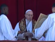 Papa Francesco, Natale di fraternità: “Siamo tutti fratelli, le differenze una ricchezza”