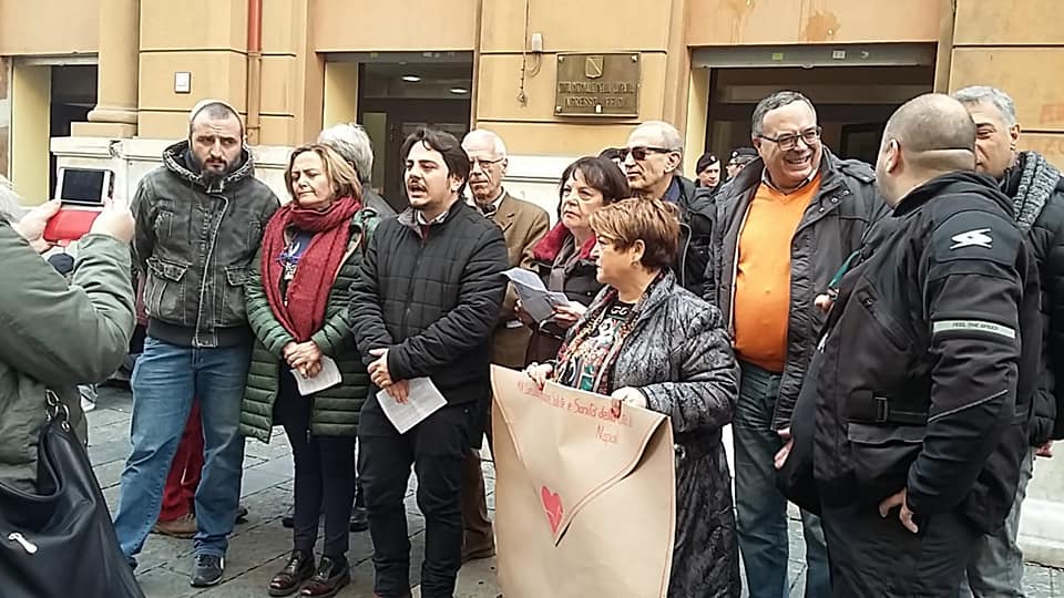 Napoli, Consulta in piazza: “Vogliamo il commissario popolare per la sanità”