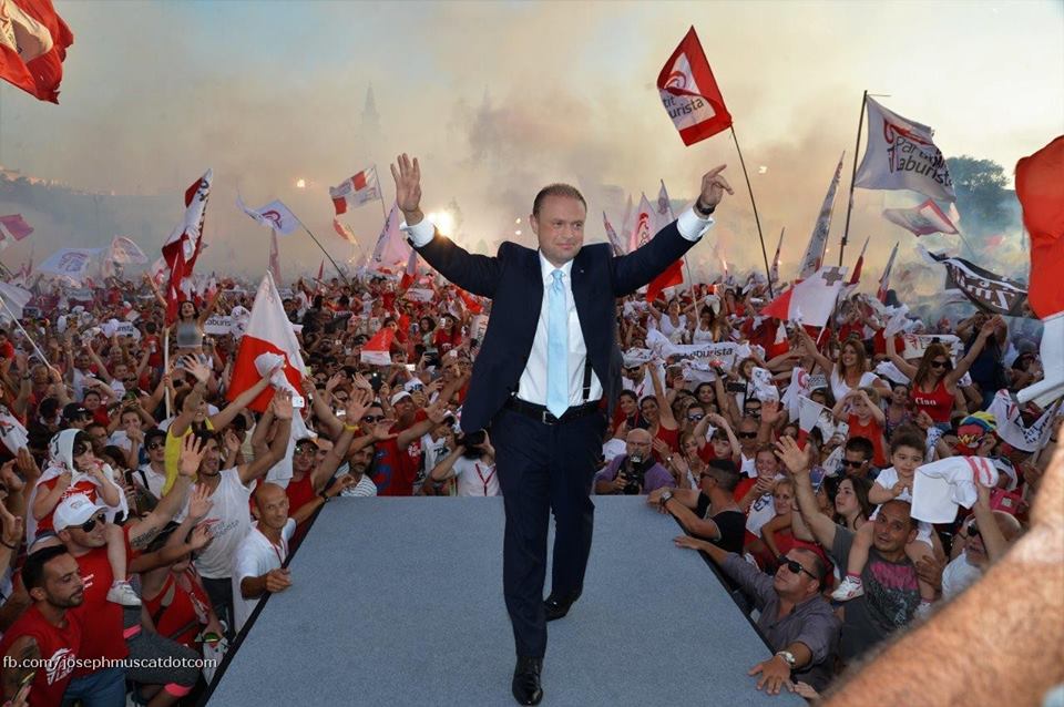 Capo del governo di sinistra di Malta non vuole i 49 migranti: “Non sono Babbo Natale”