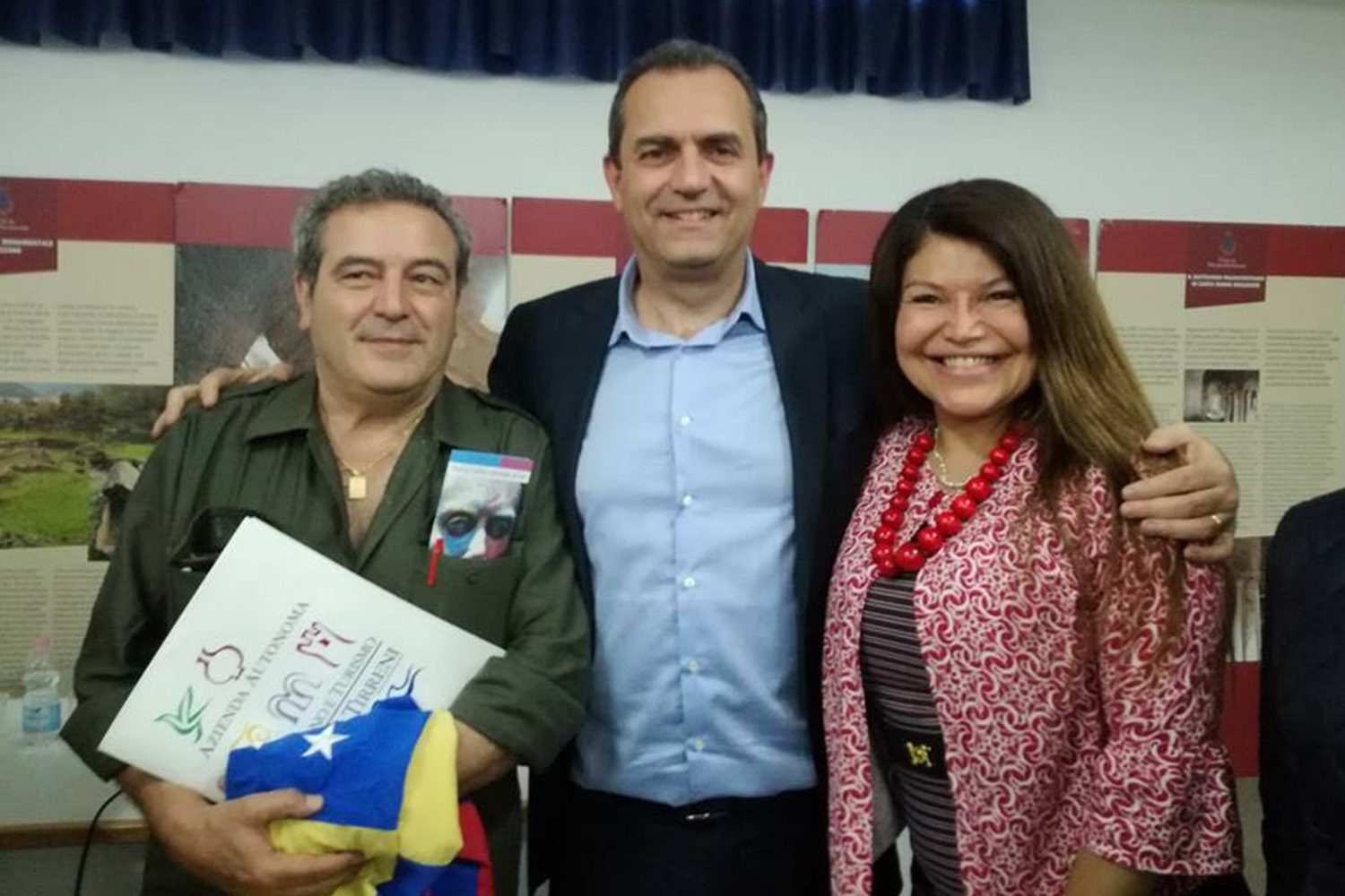 Venezuela, de Magistris pensa alle elezioni e ignora il Colpo di Stato