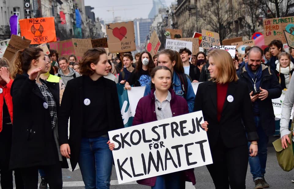 Clima, la ragazzina che sfida i politici: “Siete degli irresponsabili”