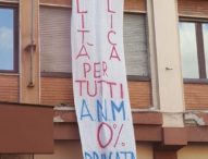 Napoli, de Magistris gioca a fare il rivoluzionario ma privatizza Anm