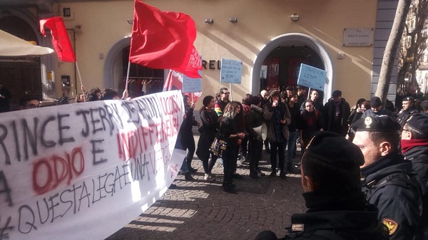Banchetti pro Salvini a Napoli, tensione Collettivi-Lega al Vomero