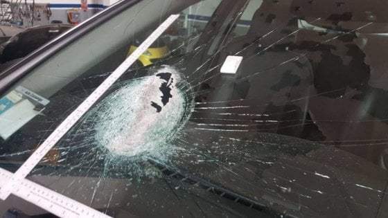 Avellino: sassi contro auto in transito bretella ‘Bonatti’, danni ma nessun ferito
