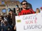 Toscana, Tirrenia: scopre che lo stage al bar non è retribuito, lavoratrice si arrabbia e distrugge i posacenere del locale