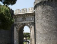 Napoli, la camorra fa chiudere il cantiere per il restauro di Porta Capuana