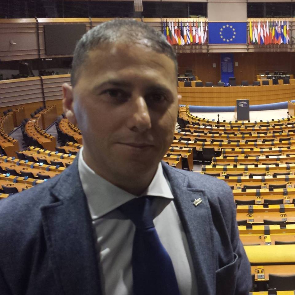 Senatore Vaccaro, M5S: “De Luca e De Magistris giocano sulla pelle dei disoccupati”