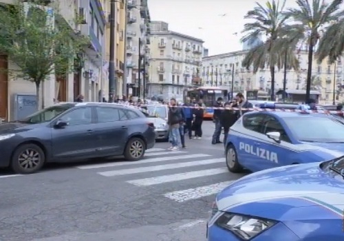 Napoli, spari in piazza Nazionale: 3 persone ferite