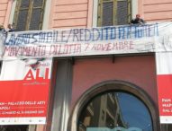 Napoli, i disoccupati occupano Palazzo delle Arti