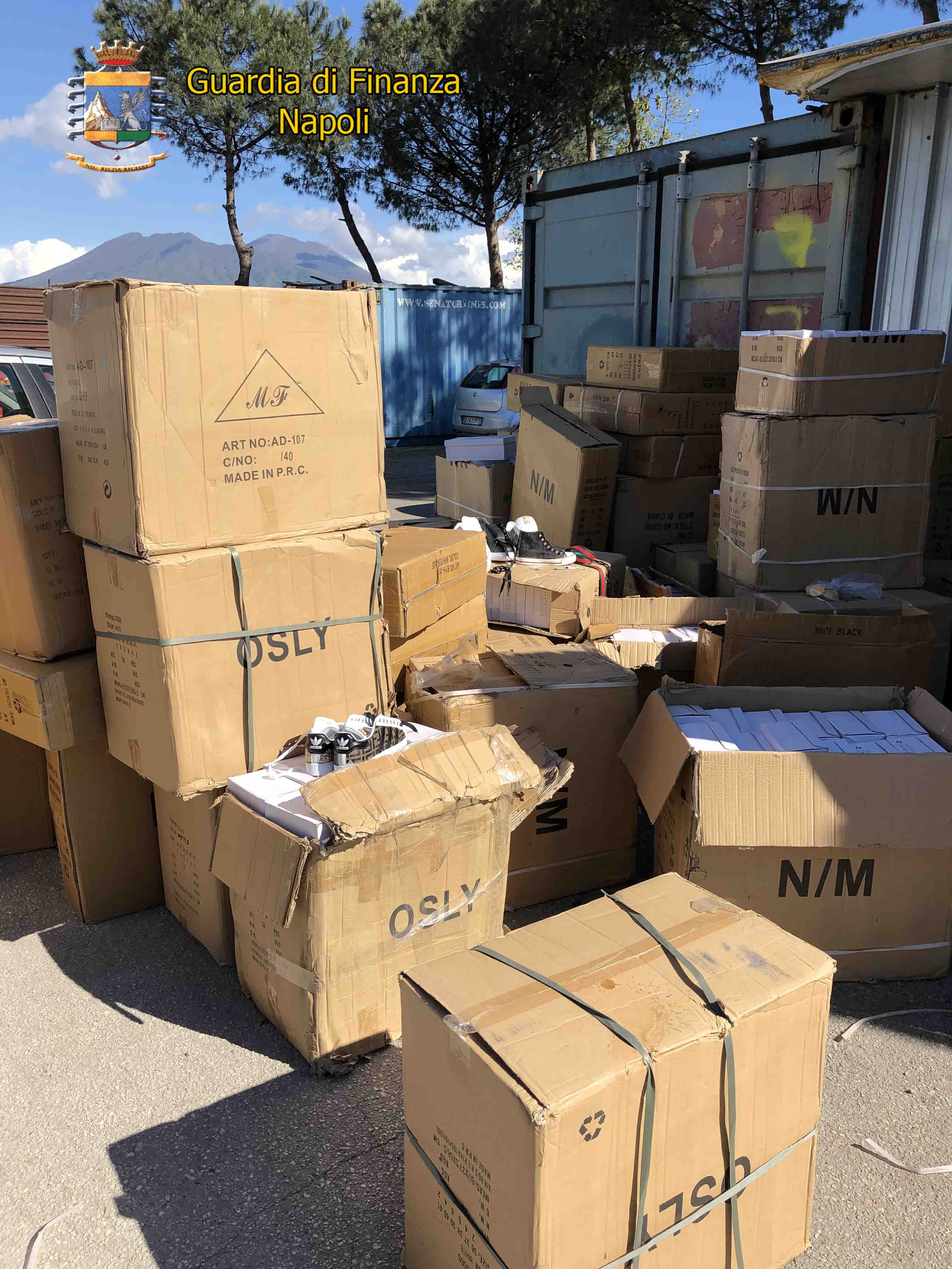 Guardia di Finanza sequestra due opifici abusivi a Casoria e Acerra