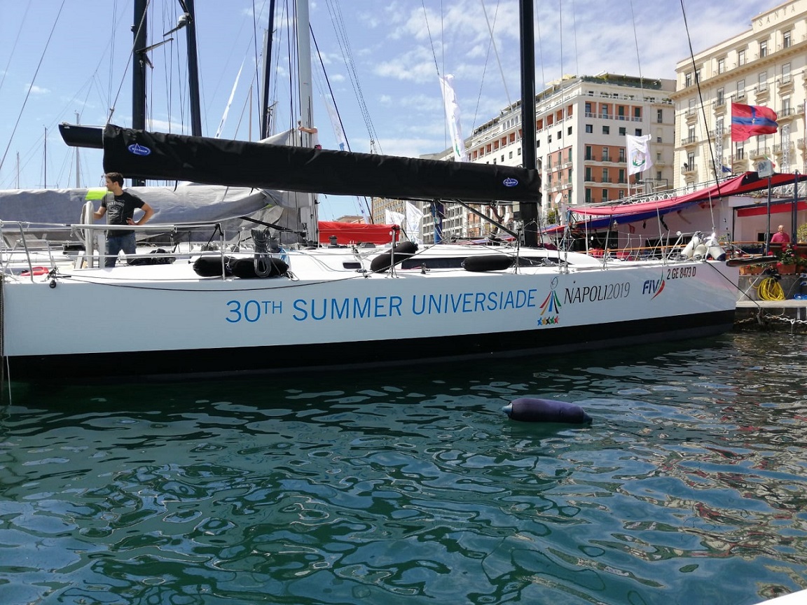 Alla Rolex Capri Sailing Week una vela con il logo di Napoli 2019