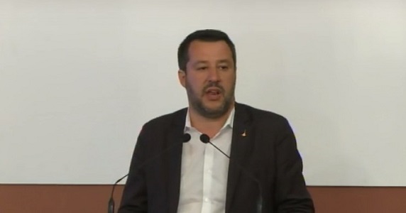 Comizio annullato, Salvini nega paure di contestazioni: “Tornerò a Napoli”