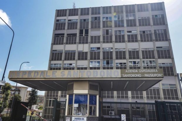 Bambina morta in ospedale a Napoli, 15 medici indagati