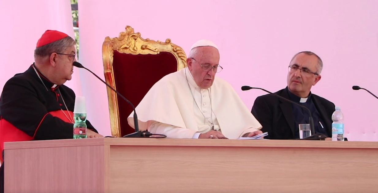 Papa Francesco a Napoli: “Penso alla non violenza come orizzonte e sapere sul mondo”