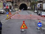 Napoli, chiusa la Galleria Laziale per caduta calcinacci: Fuorigrotta nel caos