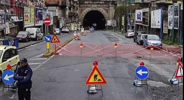 Napoli, chiusa la Galleria Laziale per caduta calcinacci: Fuorigrotta nel caos