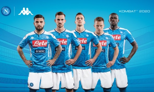 Il Napoli svela la nuova maglia: “Si ispira a un’armatura”. Tifosi divisi