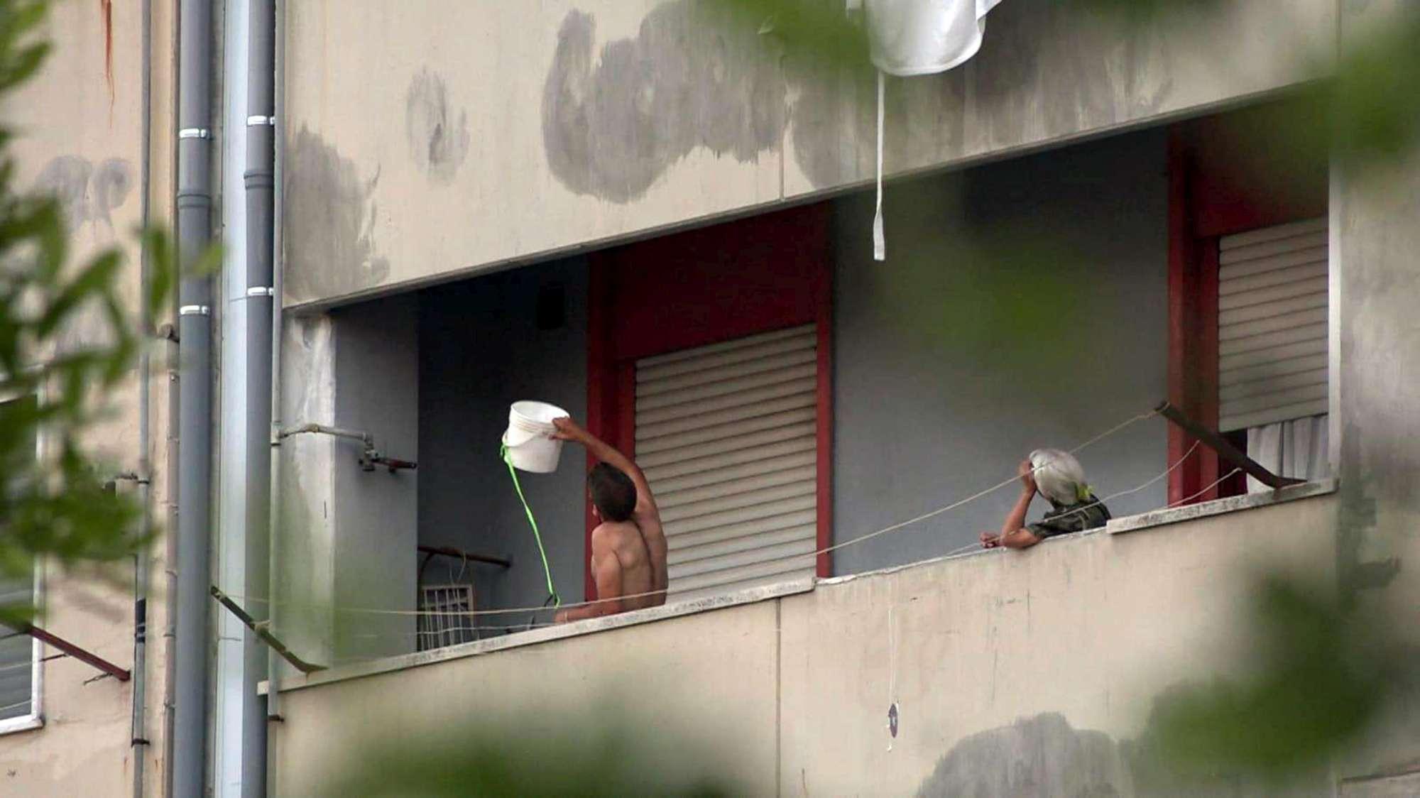 Pozzuoli: blitz dei carabinieri, bloccato l’uomo barricato in casa con bombole del gas