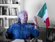 Governo, Beppe Grillo: “Ministri solo tecnici, stop poltronisti”. Poi arriva la frenata