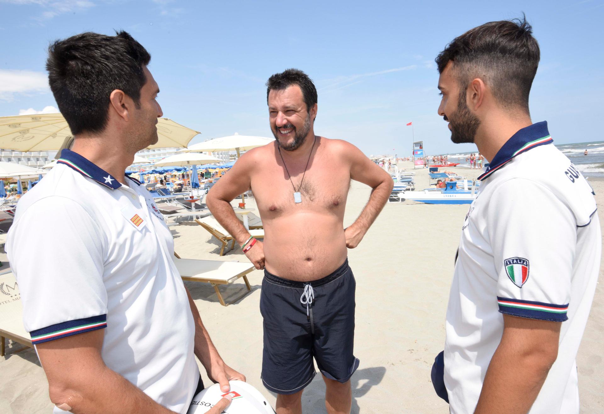Gli italiani non vogliono la crisi,  Salvini perde punti