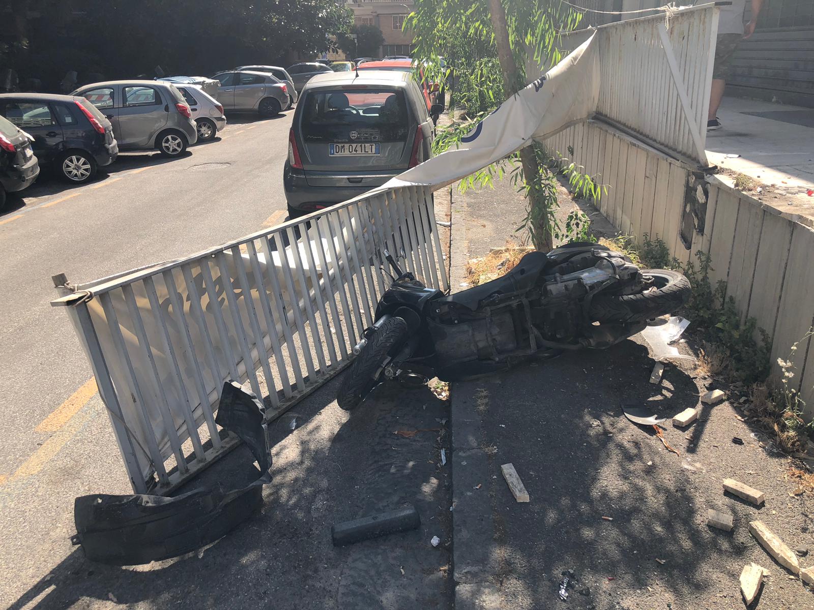Napoli, Fuorigrotta: seminava panico alla guida auto sotto effetto droga: bloccato