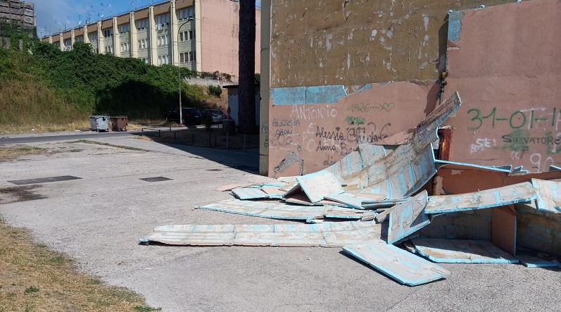 Napoli, degrado alloggi popolari di via Toscanella: il comune trascinato in tribunale