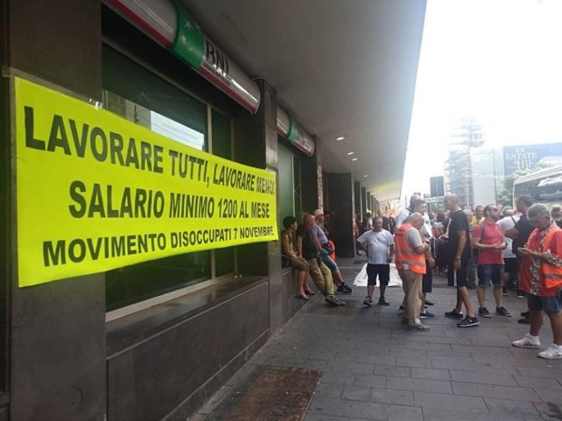 Napoli, in piazza i disoccupati beneficiari del Reddito: “subito una riunione per il lavoro”