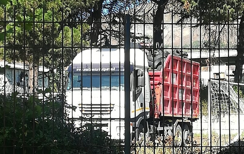 Napoli, via alla rimozione dei copertoni al Parco Costantino di Soccavo