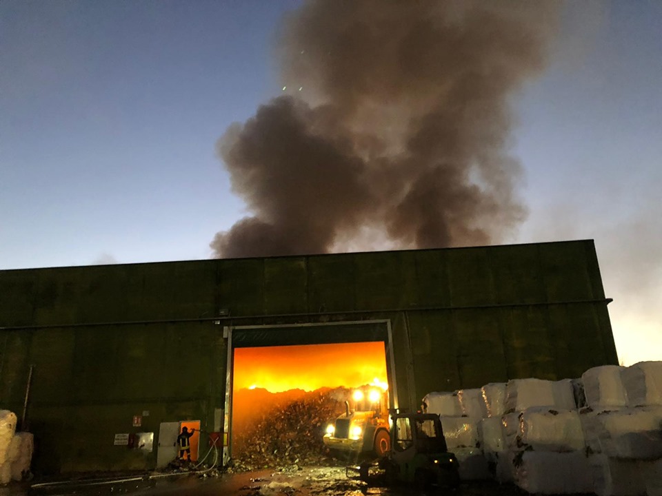 Santa Maria Capua Vetere, incendio impianto rifiuti: disastro ambientale
