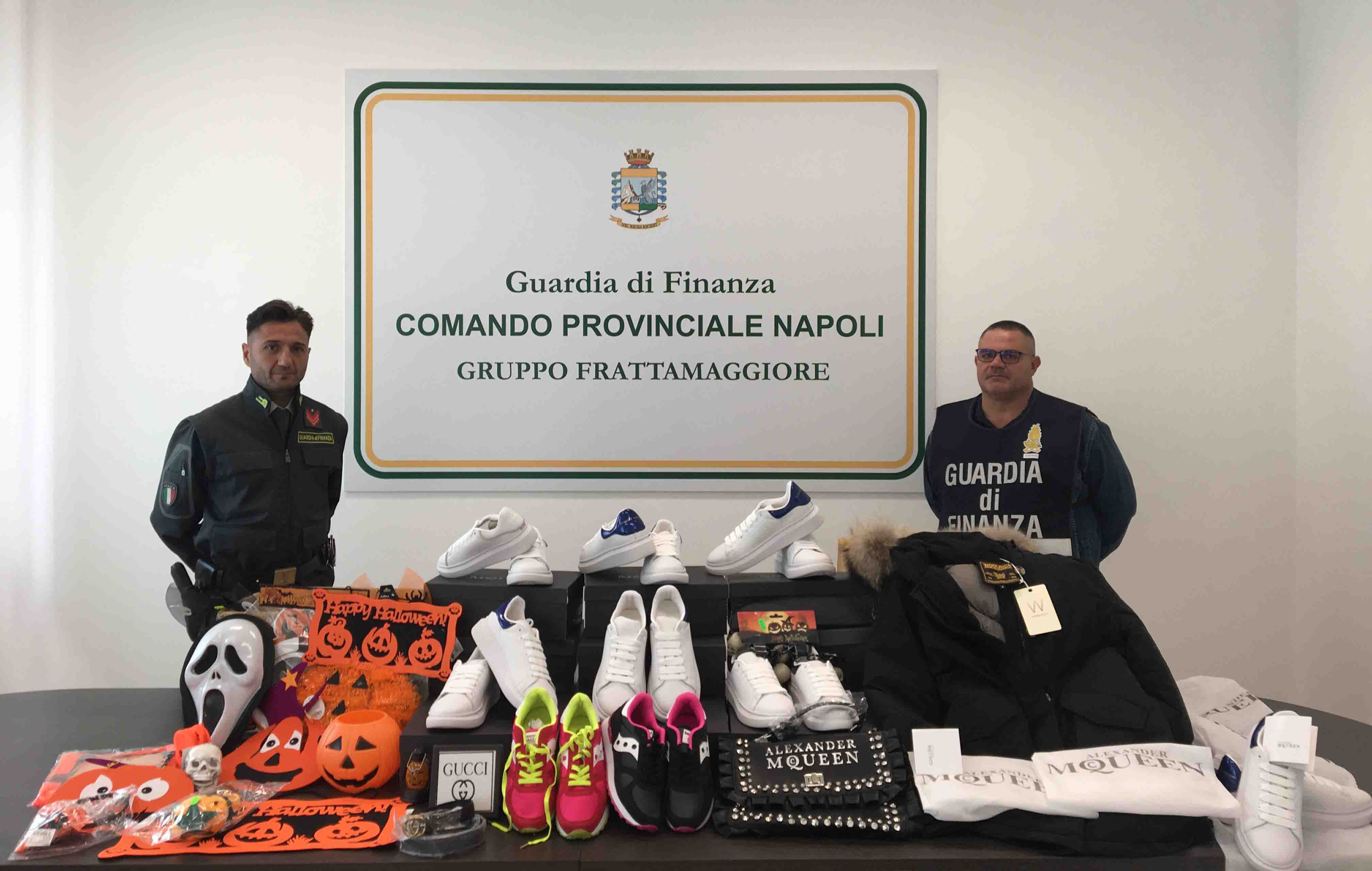 Blitz guardia di finanza, sequestrati 5 milioni di articoli falsi in Campania