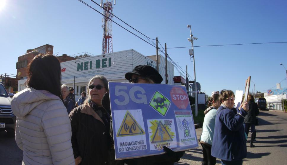 Il sindaco di Montecorvino Pugliano  blocca installazione antenne 5G