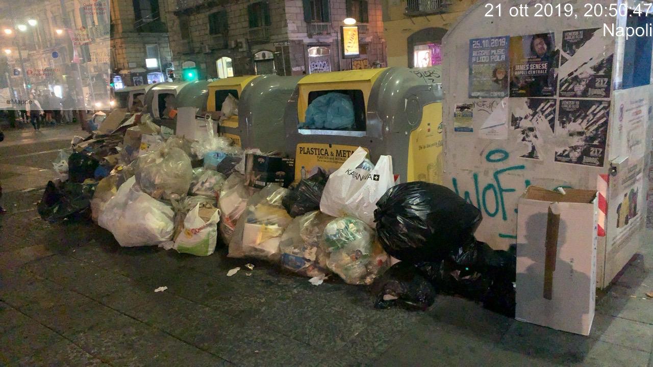 Conferimento irregolare di rifiuti, a Napoli zero multe nel 2018