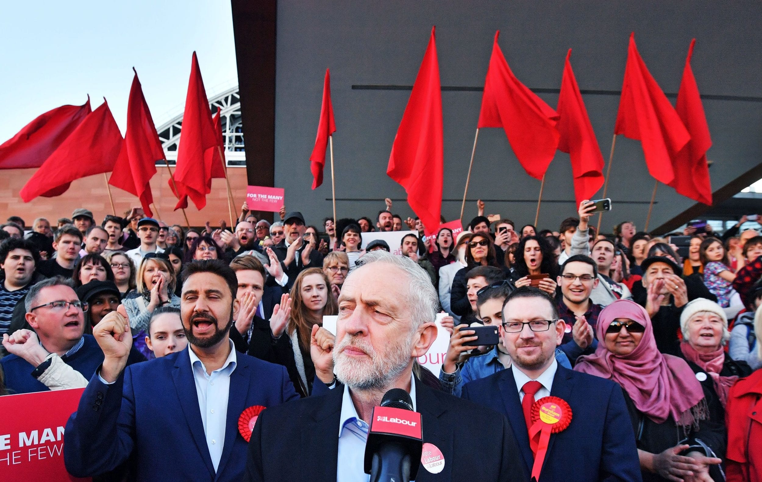 Elezioni inglesi, il poderoso programma socialista autentica sfida al liberismo